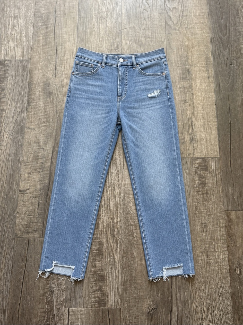 Express Super High Rise Mom Jeans Light Wash Distressed Raw Hem 6P